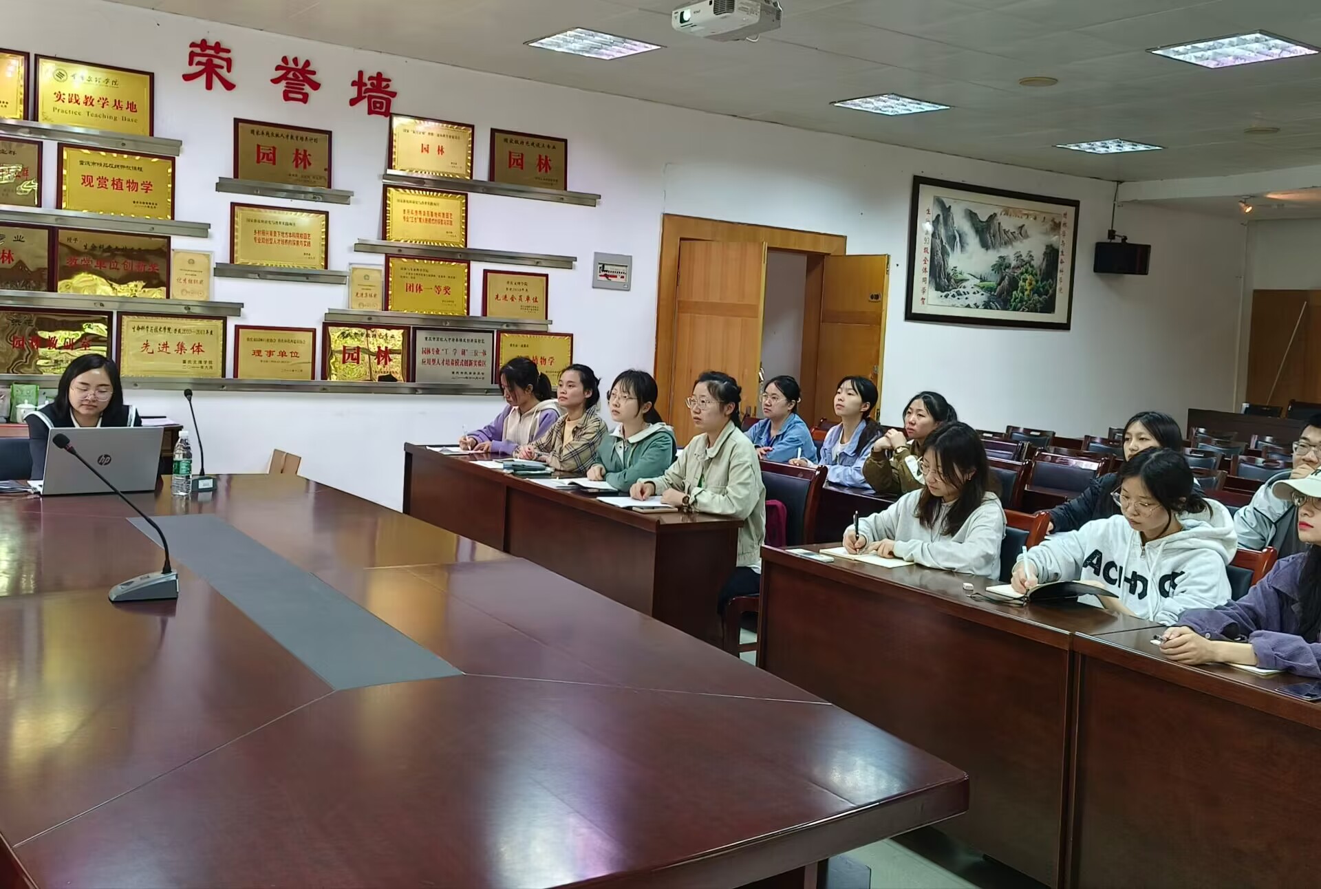 wbuK_1682489104314012117.jpg 周凡力.jpg