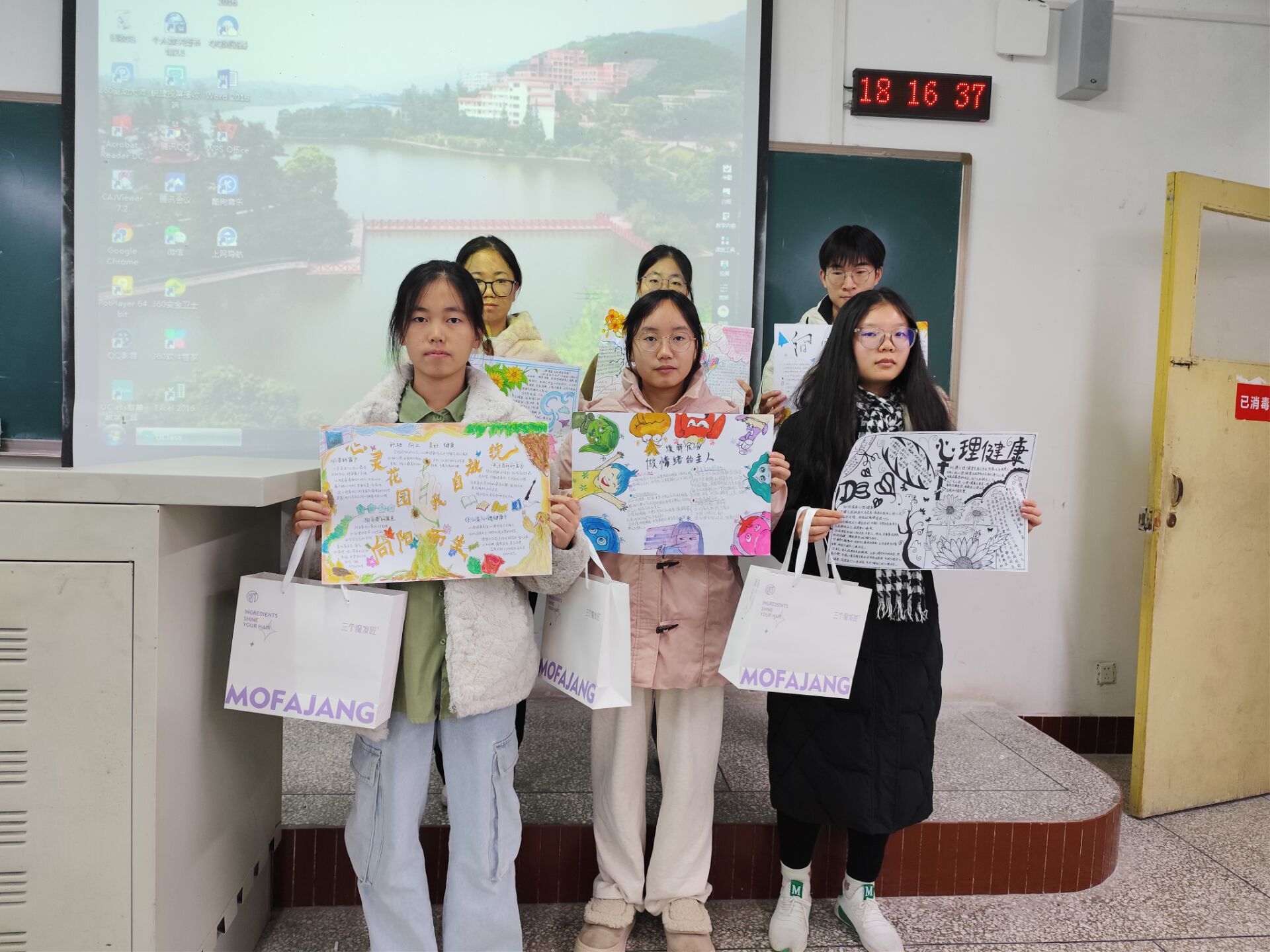 NYCf_1733885679779014759.jpg 颁奖.jpg