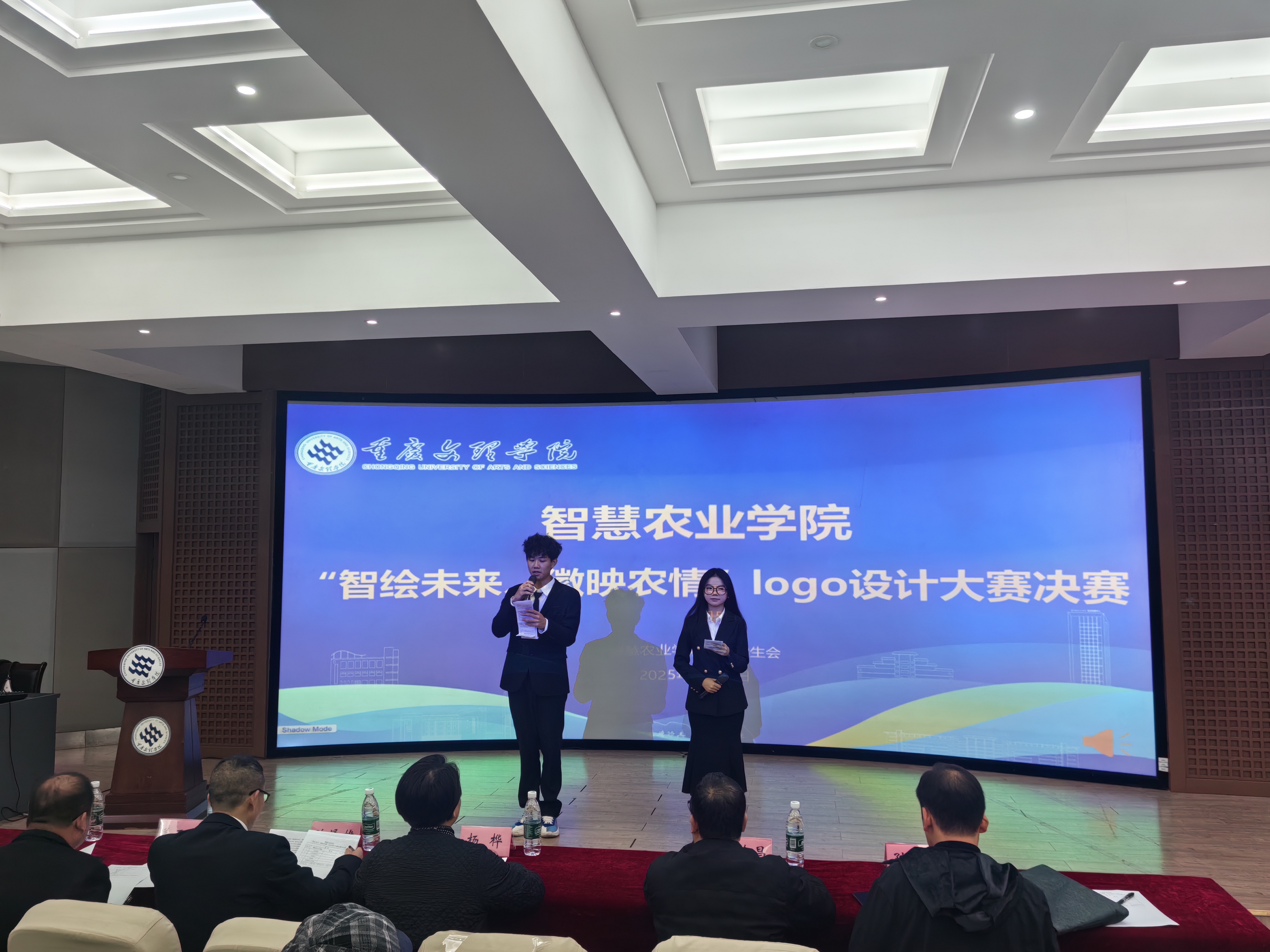 WuAO_1762387723494071510.jpg 主持人.jpg